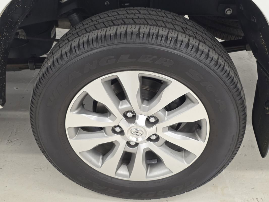 Used 2009 Toyota Tundra 4x4 CrewMax image 49