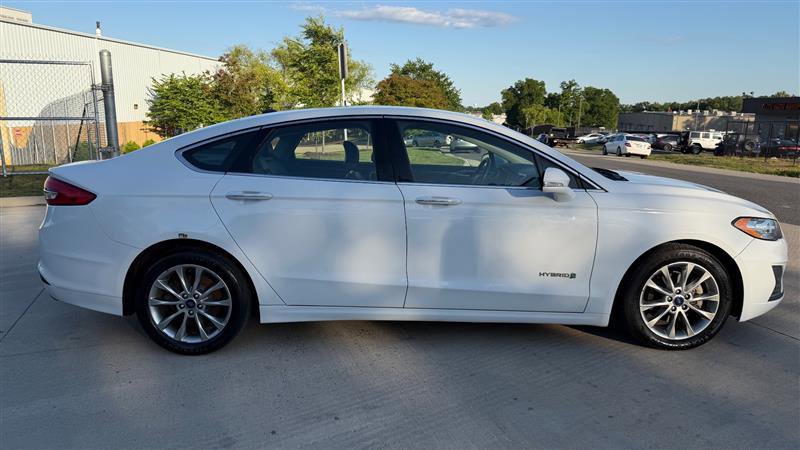Used 2017 Ford Fusion SE w/ Equipment Group 602A FWD image 6