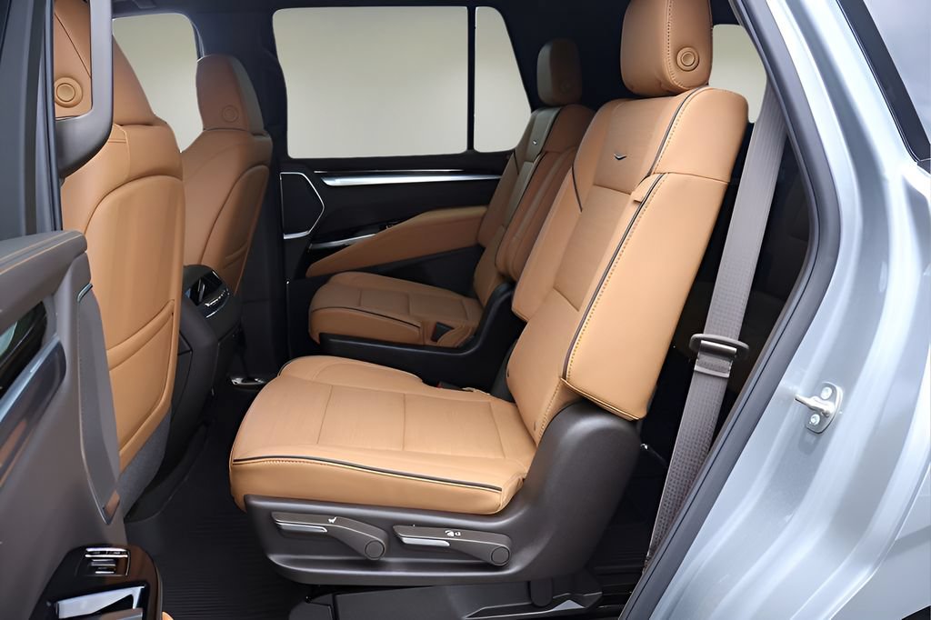 Certified 2026 Cadillac Escalade Luxury w/ LPO, Radiant Package AWD/4WD image 12