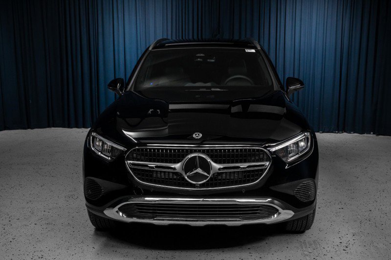 Used 2026 Mercedes-Benz GLC 300 image 2
