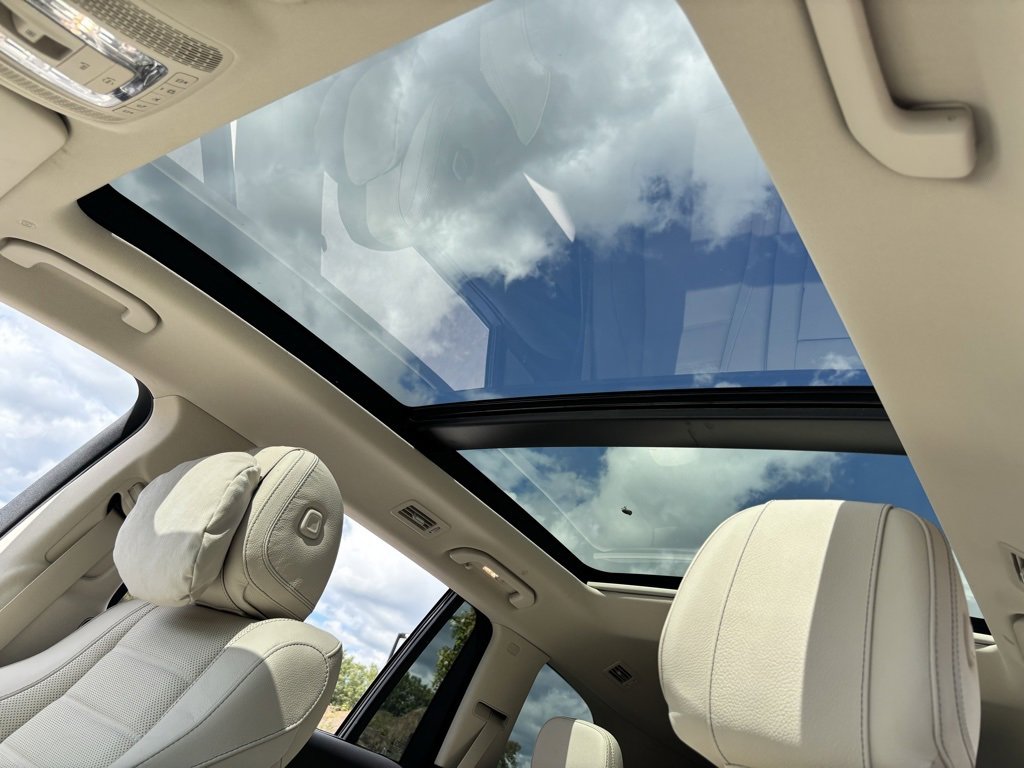 Used 2025 Mercedes-Benz GLS 580 4MATIC image 25