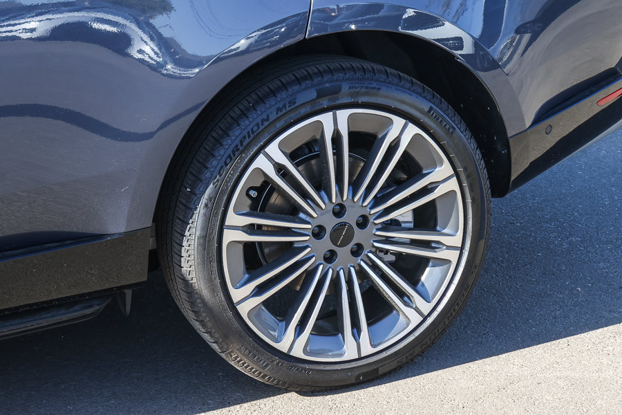 New 2026 Land Rover Range Rover Long Wheelbase SE AWD/4WD image 9