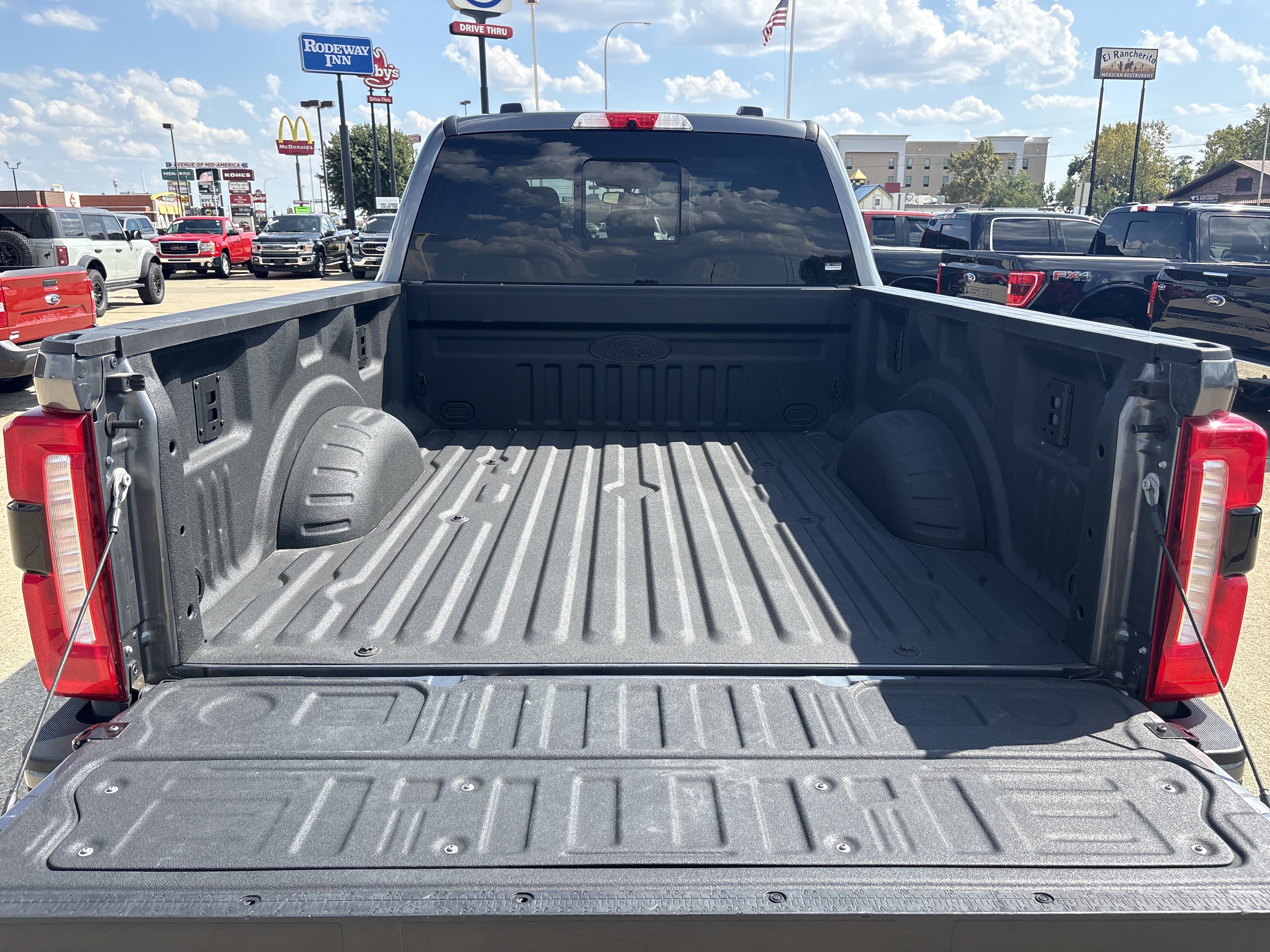 Used 2024 Ford F250 XLT w/ Tremor Off-Road Package AWD/4WD image 6