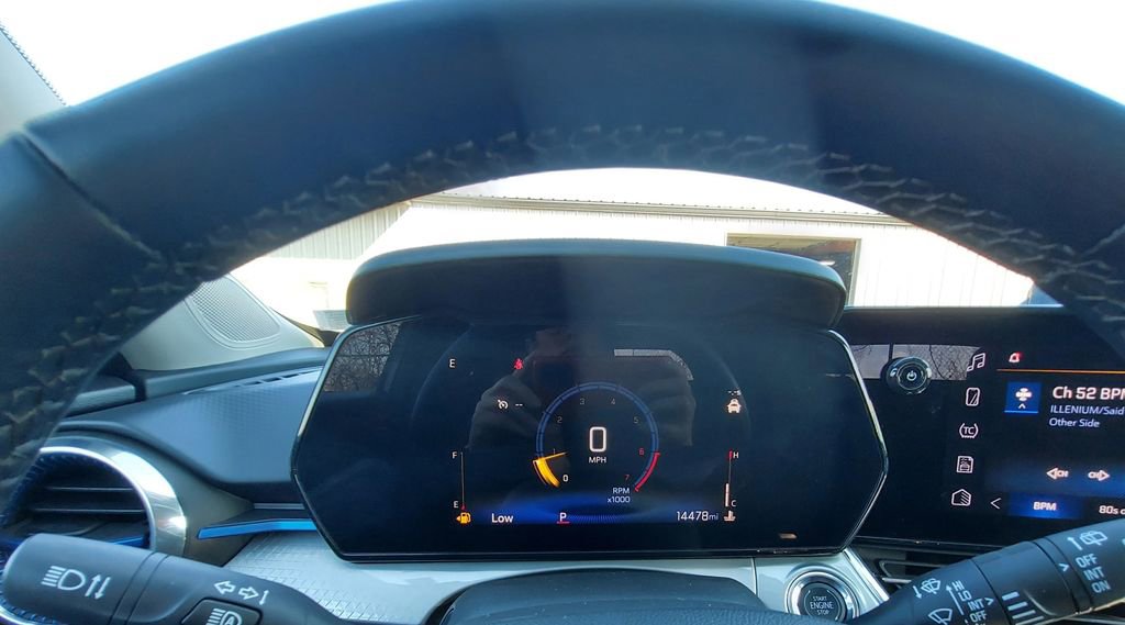 Used 2025 Chevrolet Trax LT w/ LT Convenience Package image 7