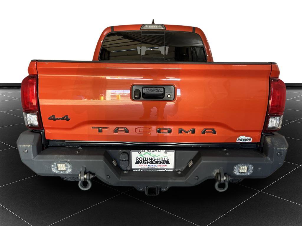 Used 2018 Toyota Tacoma TRD Off-Road AWD/4WD image 4
