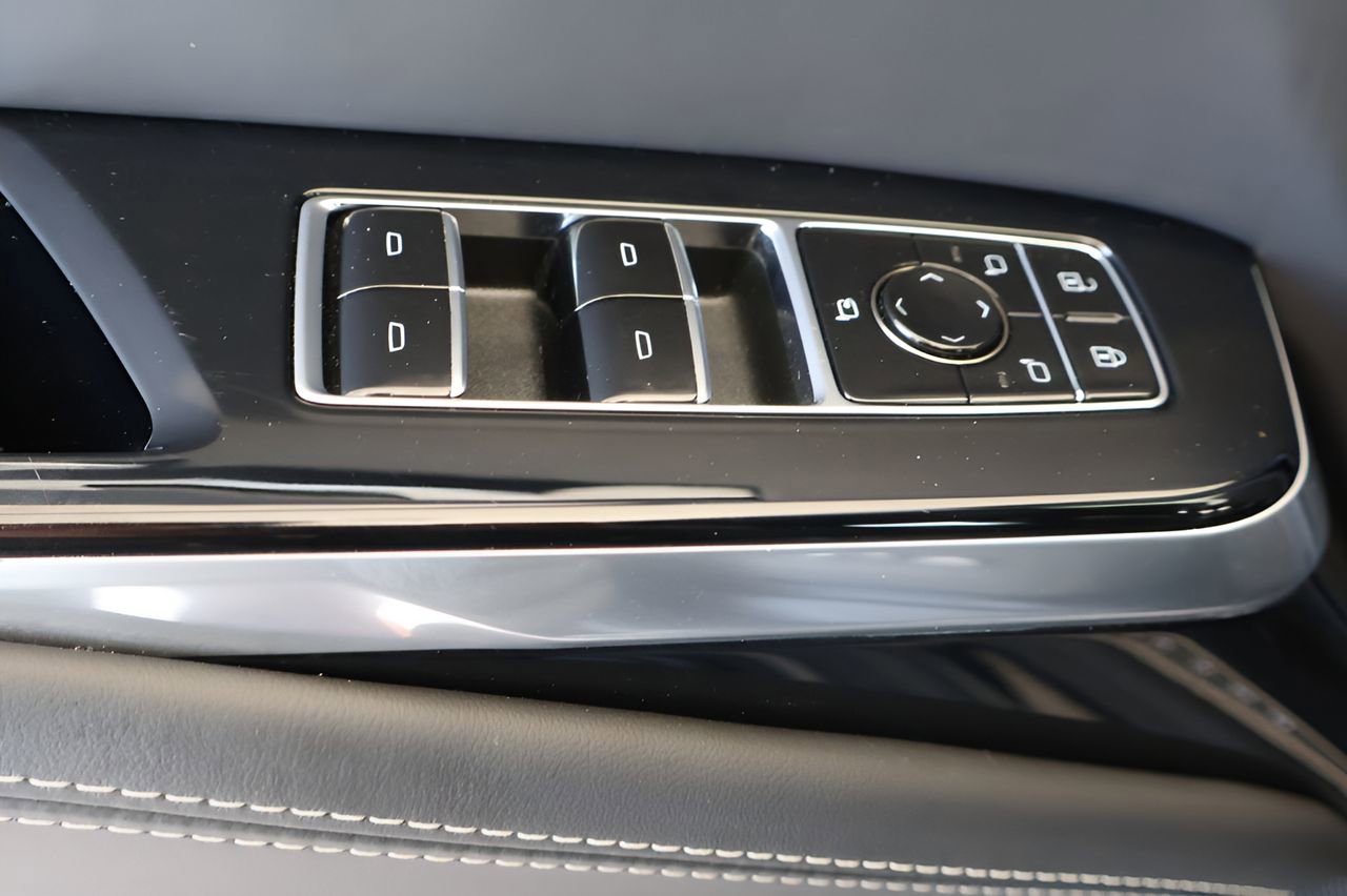 Used 2025 Cadillac Escalade Sport Platinum AWD/4WD image 9