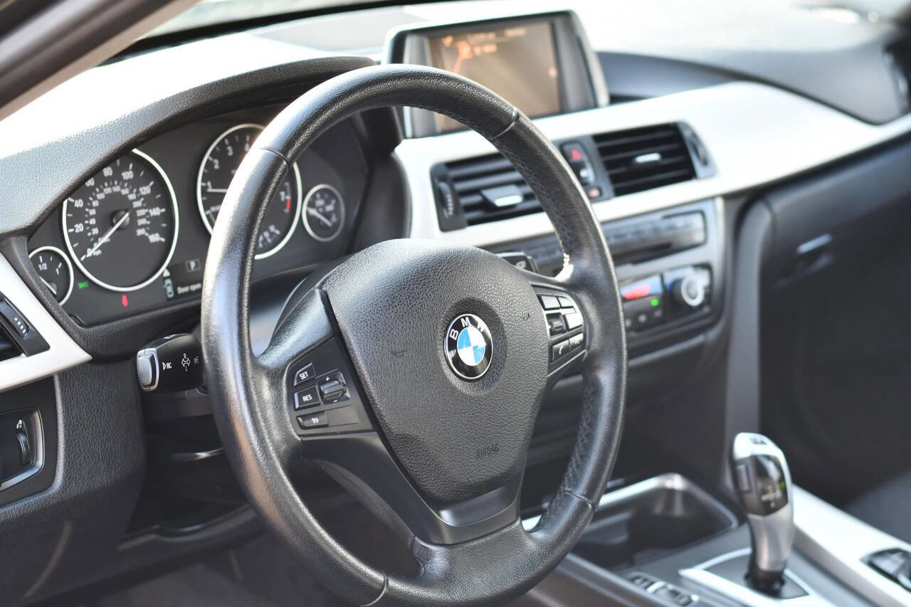 Used 2015 BMW 320i Sedan image 13