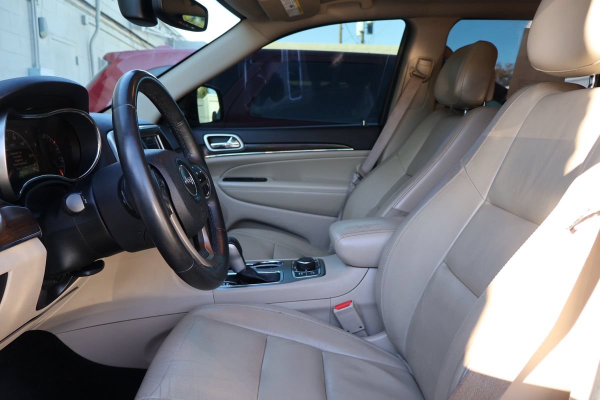 Used 2018 Jeep Grand Cherokee Limited AWD/4WD image 13