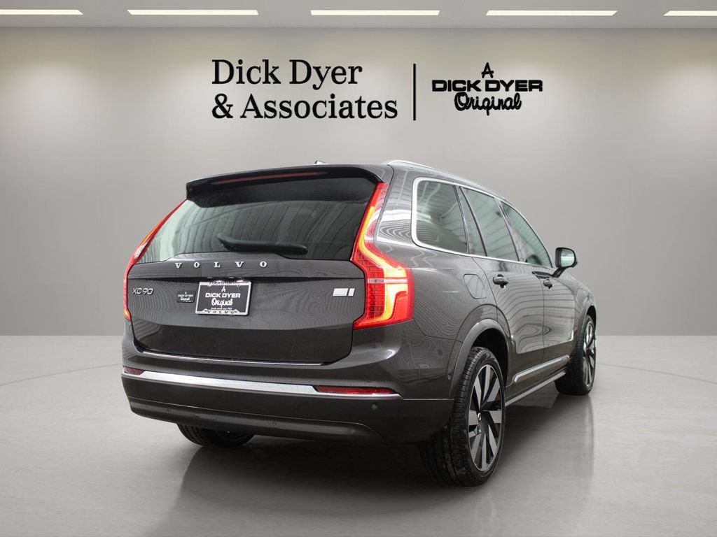 Used 2023 Volvo XC90 T8 Ultimate w/ Protection Package Premier AWD/4WD image 11