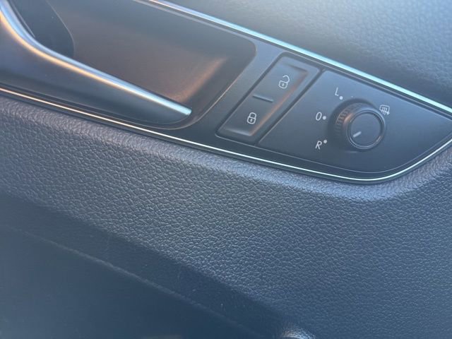 Used 2018 Volkswagen Passat 3.6 image 25