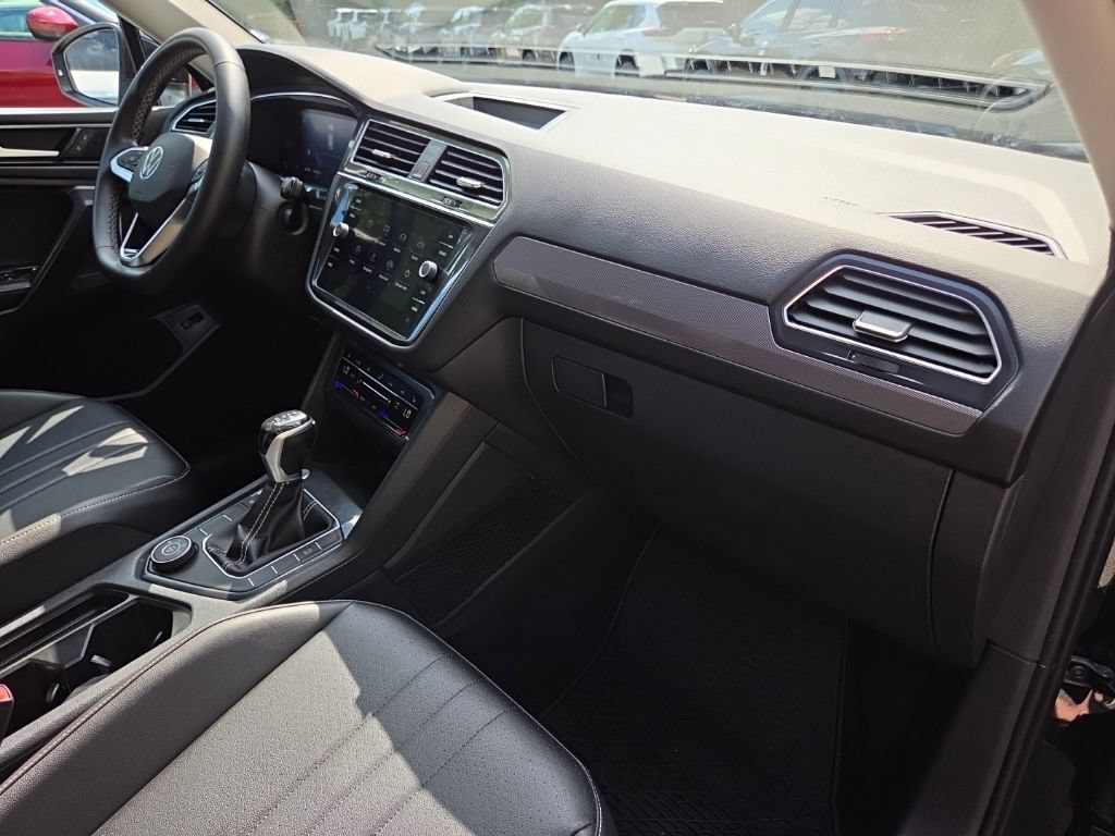 Used 2022 Volkswagen Tiguan SE AWD/4WD image 42