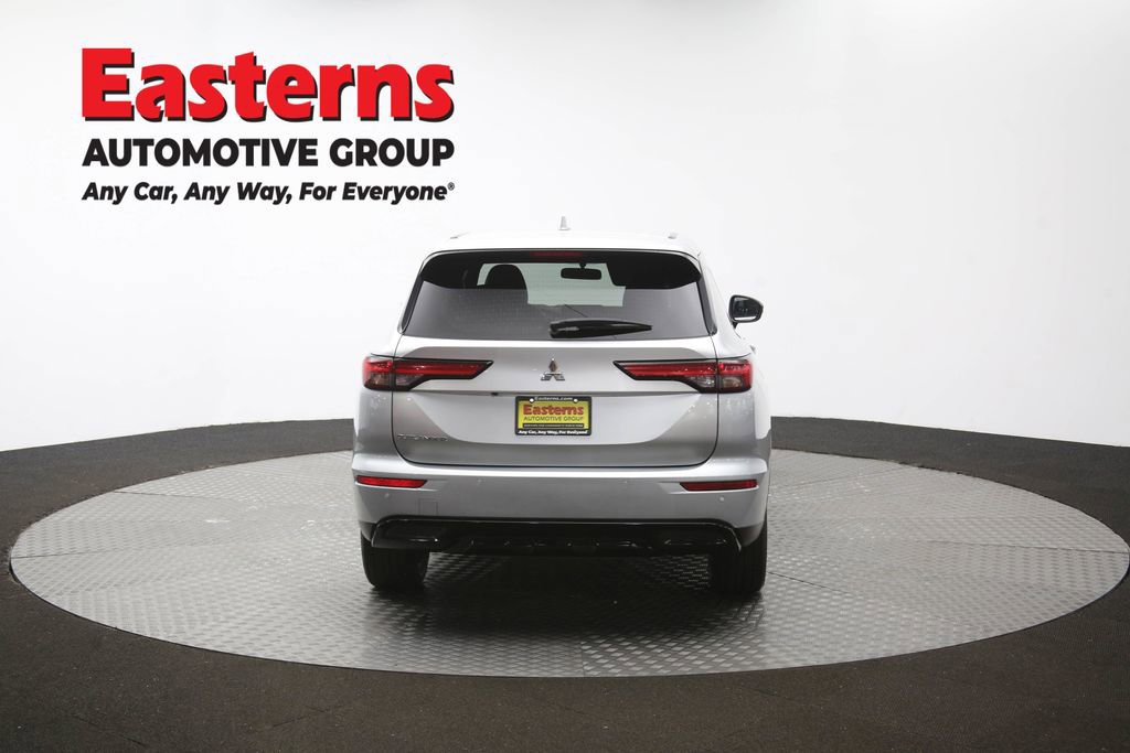 Used 2022 Mitsubishi Outlander SE image 37