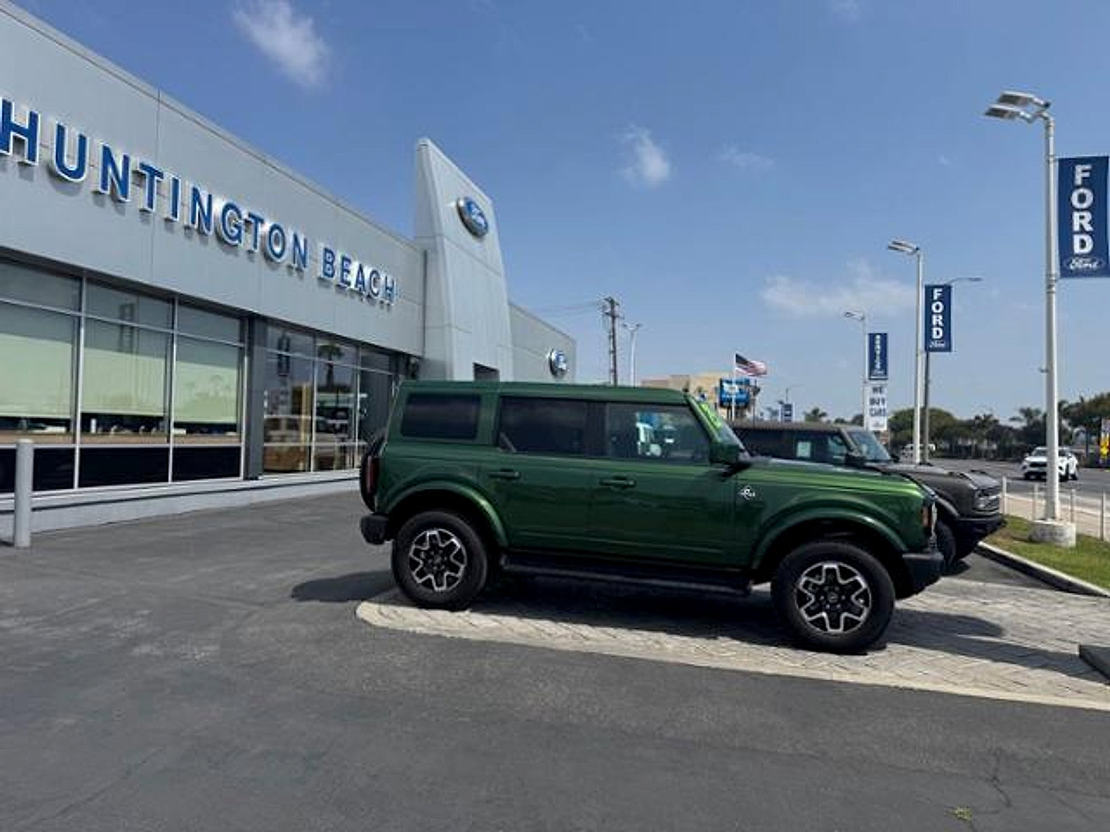 Used 2025 Ford Bronco Outer Banks AWD/4WD image 3