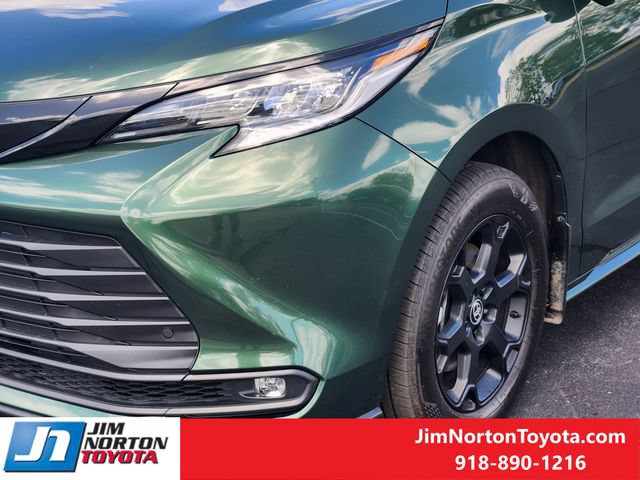 Used 2025 Toyota Sienna XLE Woodland Edition AWD/4WD image 11