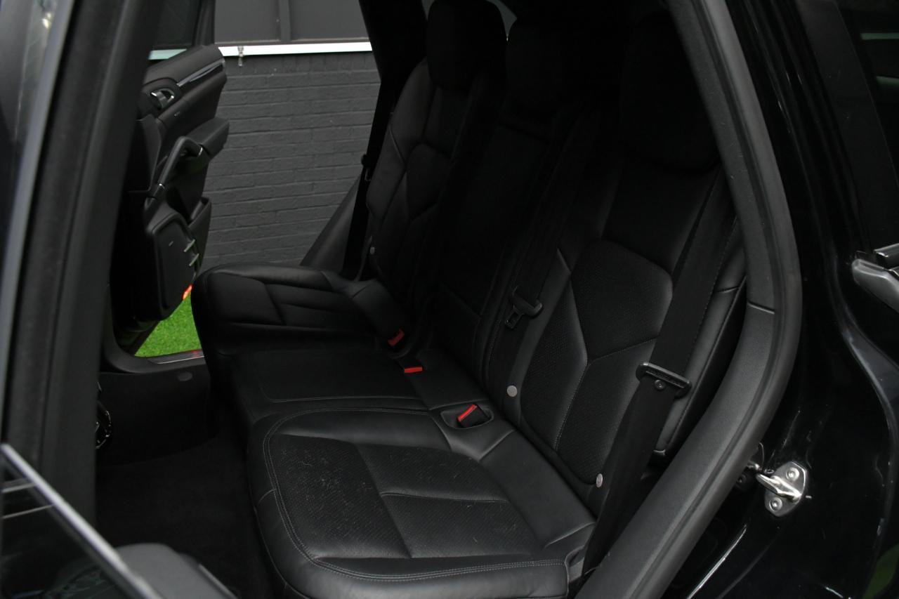 Used 2014 Porsche Cayenne S w/ Comfort Plus Package AWD/4WD image 31