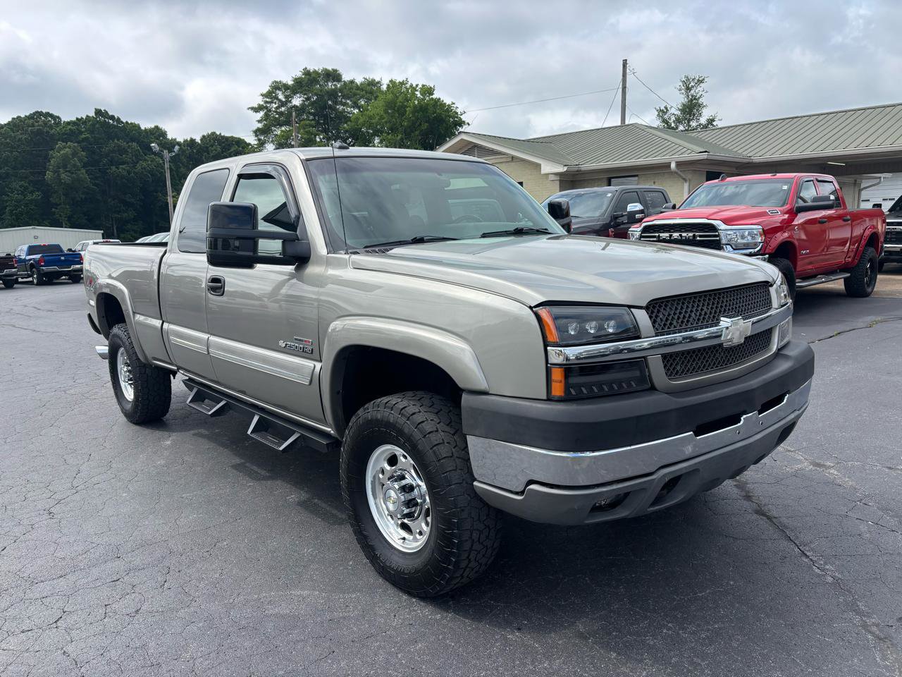 Used 2003 Chevrolet Silverado 2500 LS w/ Skid Plate Package AWD/4WD image 3