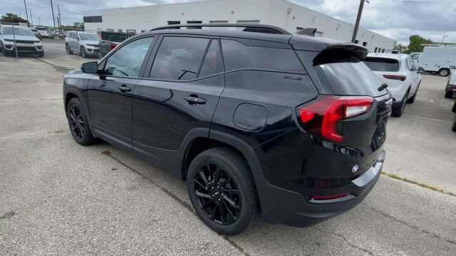 Used 2023 GMC Terrain SLE w/ Driver Convenience Package FWD image 8