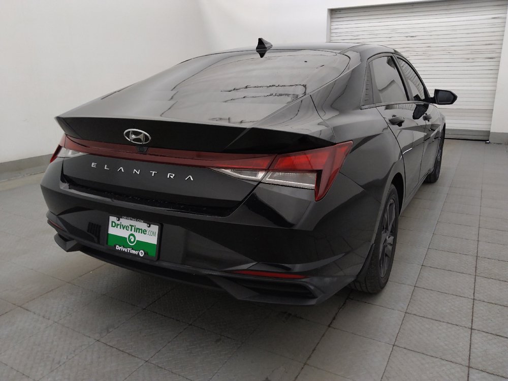 Used 2022 Hyundai Elantra SEL w/ Convenience Package FWD image 9