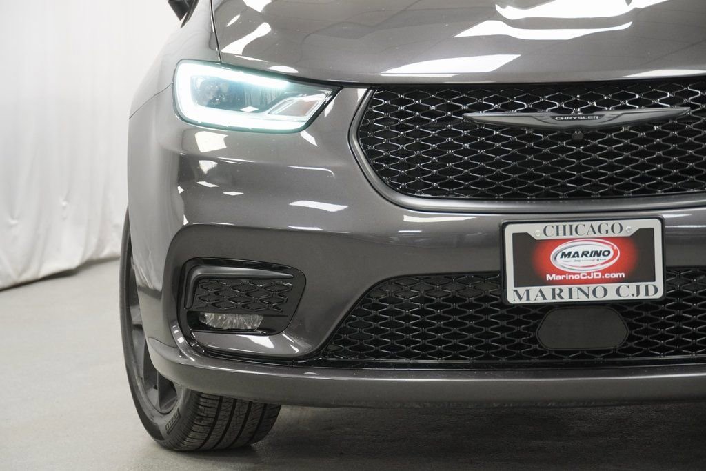 Used 2023 Chrysler Pacifica Touring-L w/ S Appearance Package image 6