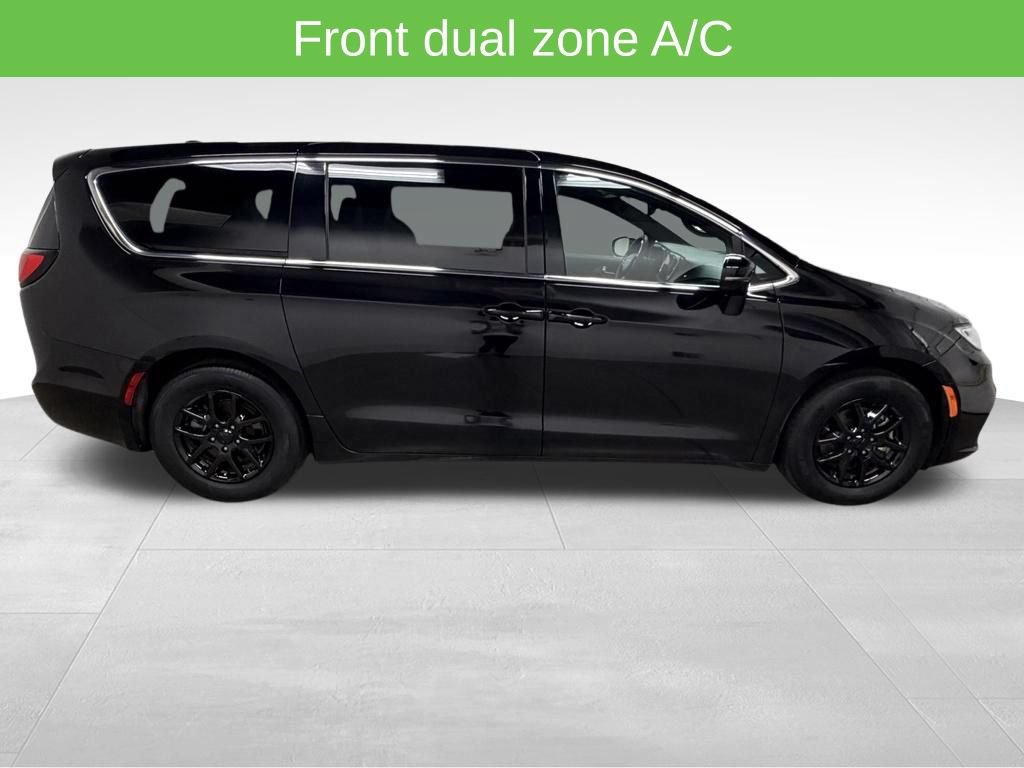 Used 2025 Chrysler Pacifica Select FWD image 13