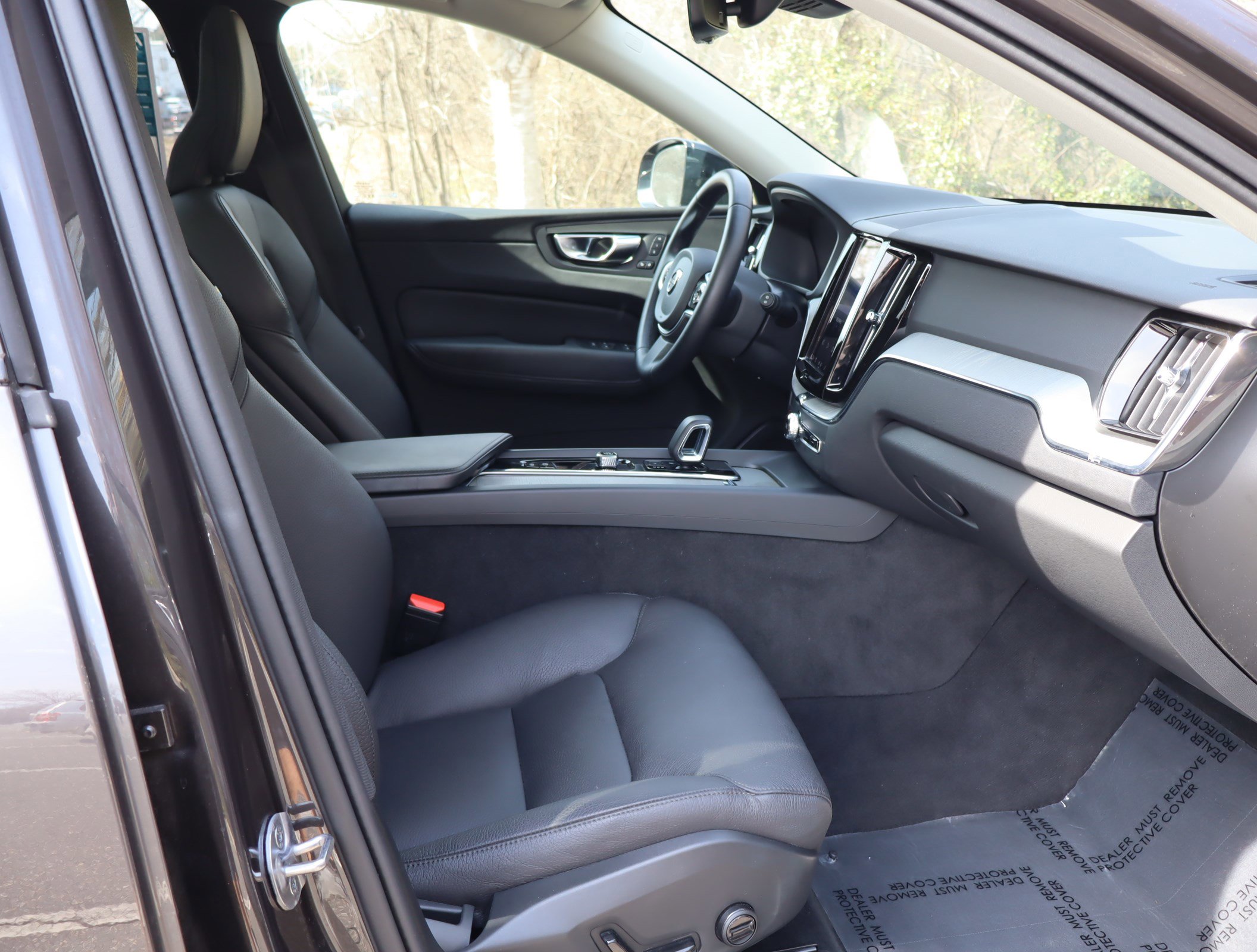 Used 2025 Volvo XC60 B5 Plus image 22