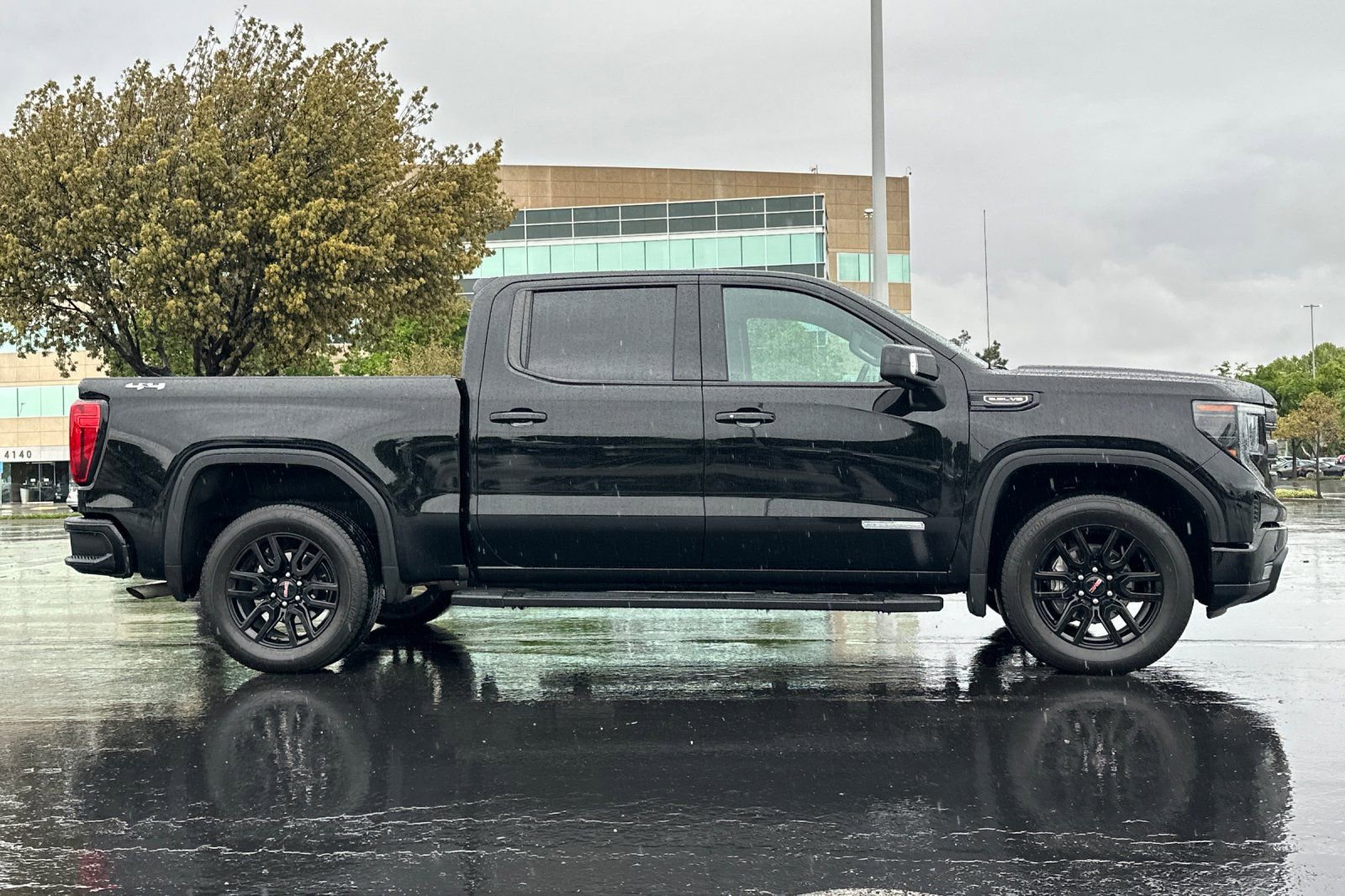 Used 2025 GMC Sierra 1500 Elevation w/ Elevation Premium Package image 3