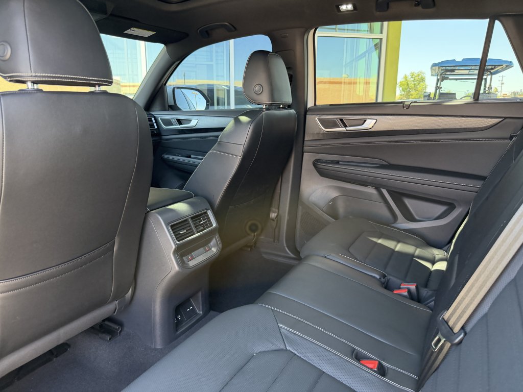 Used 2024 Volkswagen Atlas Cross Sport SEL AWD/4WD image 35