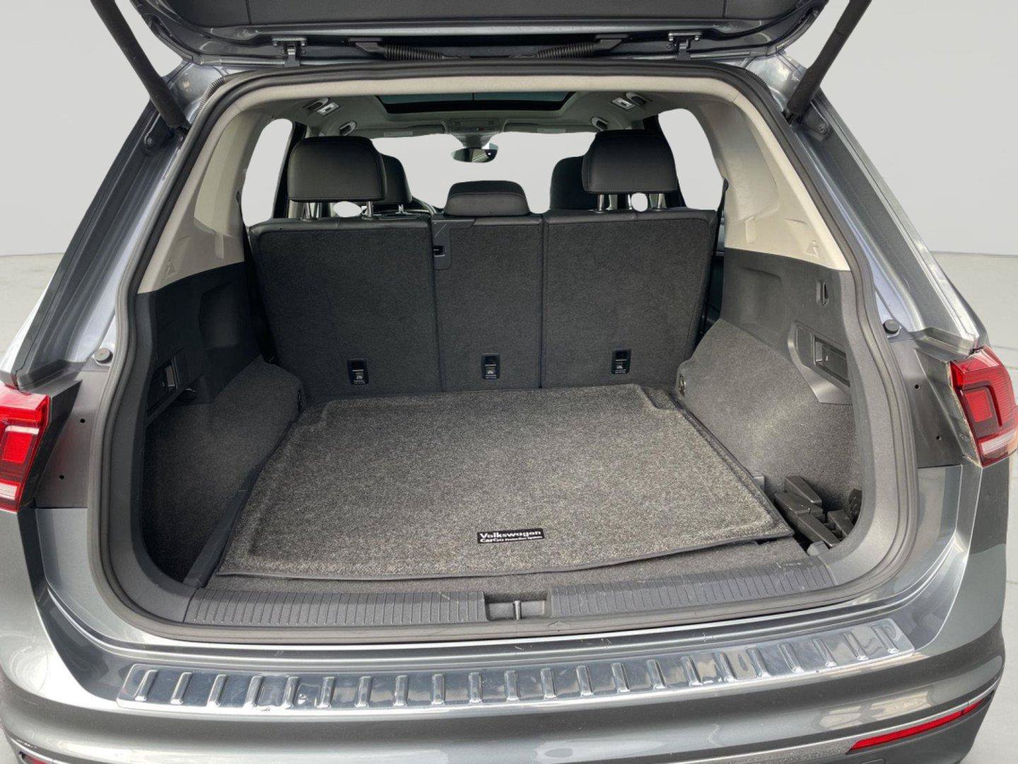 Used 2020 Volkswagen Tiguan SEL AWD/4WD image 9