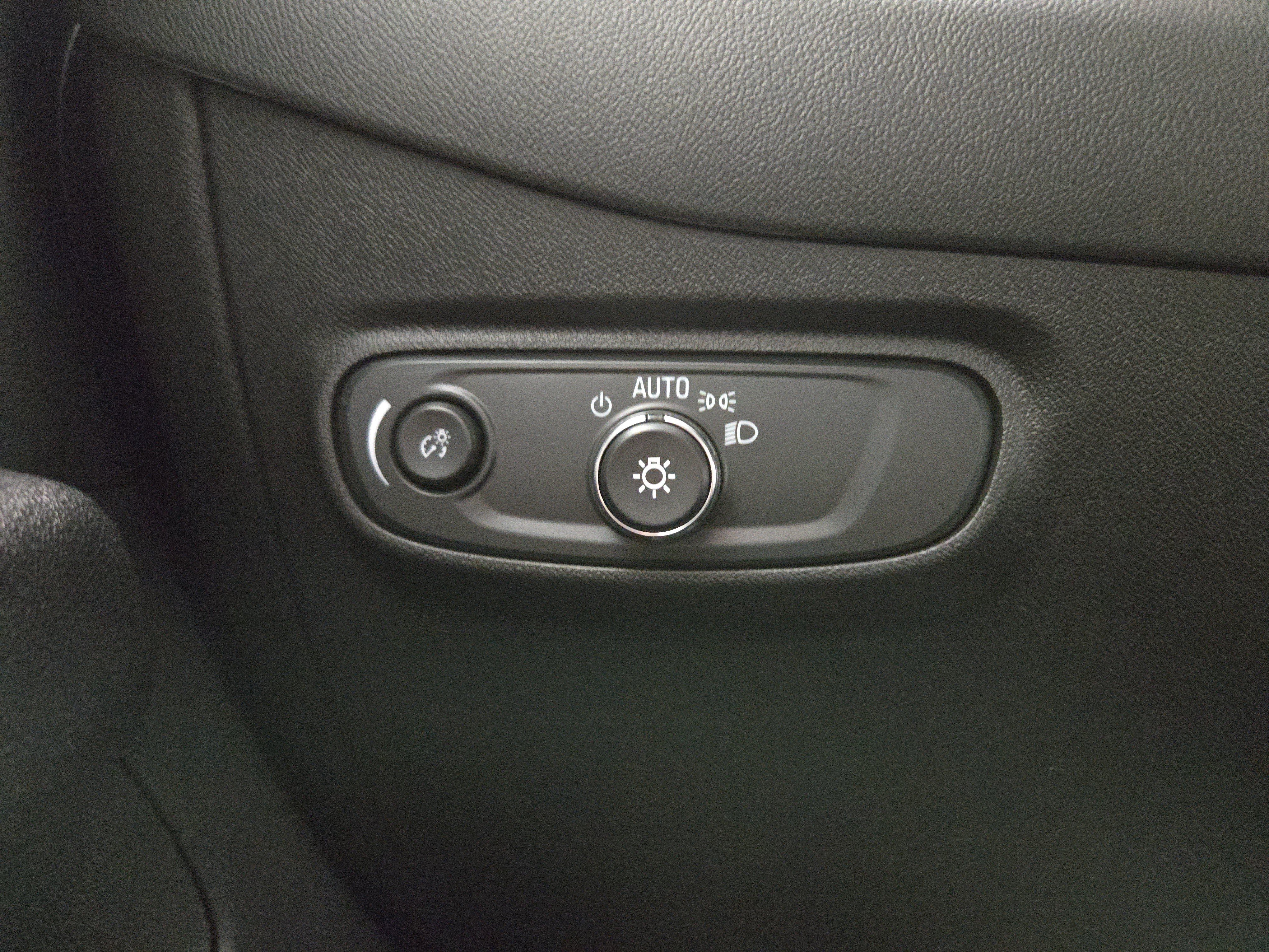 Certified 2024 Chevrolet Equinox LS w/ LS Convenience Package image 28