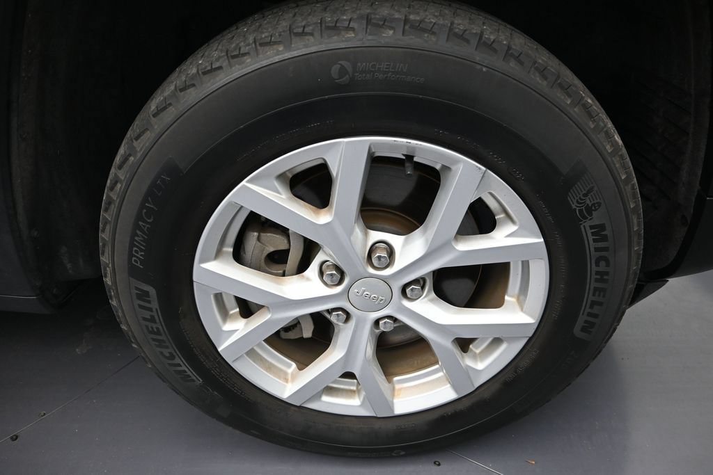 Used 2023 Jeep Grand Cherokee L Limited AWD/4WD image 9