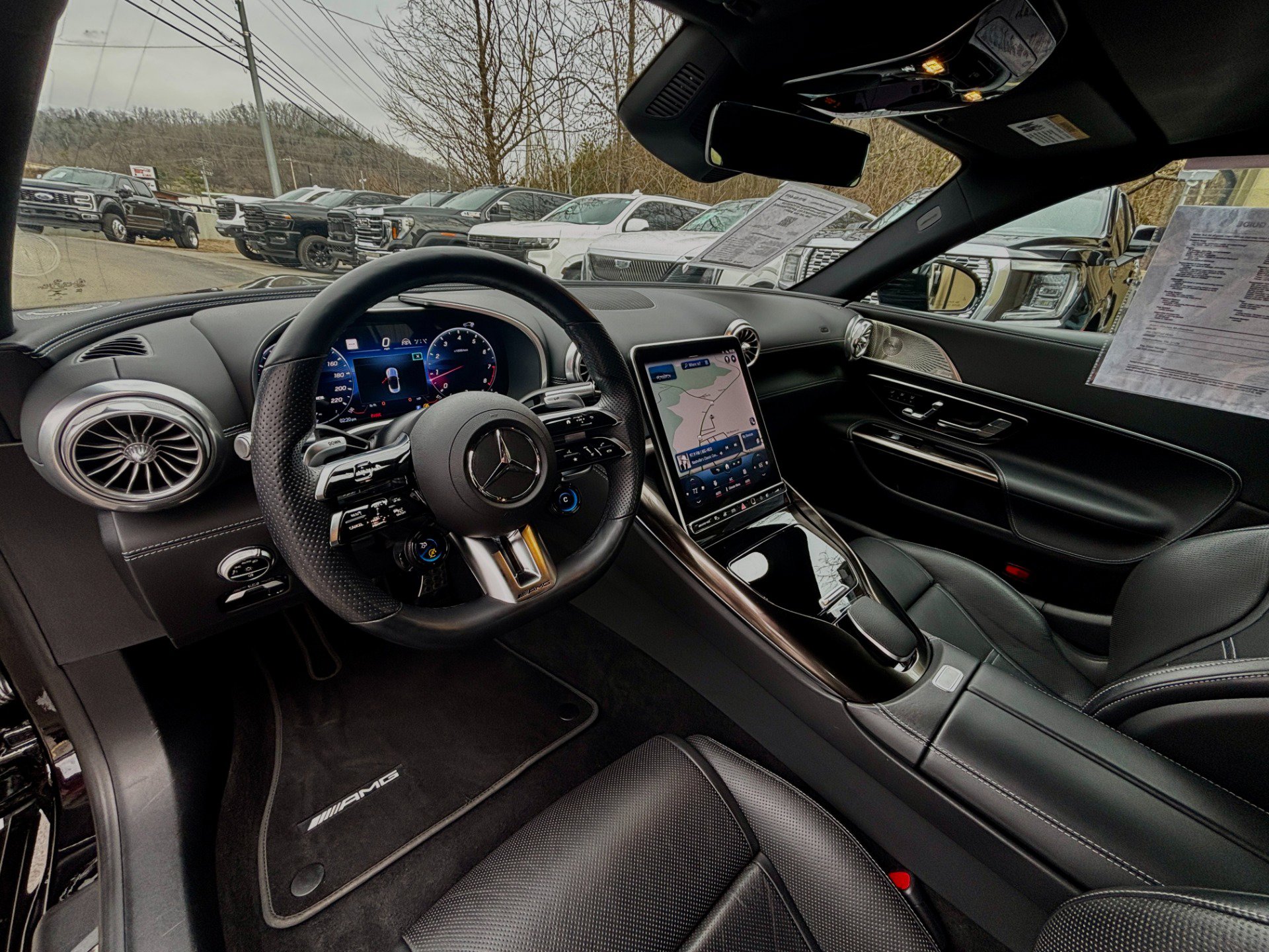 Used 2022 Mercedes-Benz SL 63 AMG 4MATIC w/ Driver Assistance Package image 10