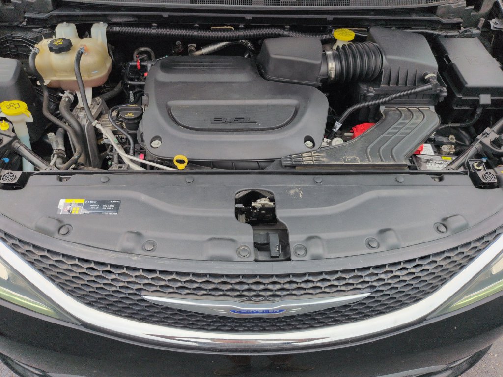 Used 2020 Chrysler Pacifica Limited FWD image 22