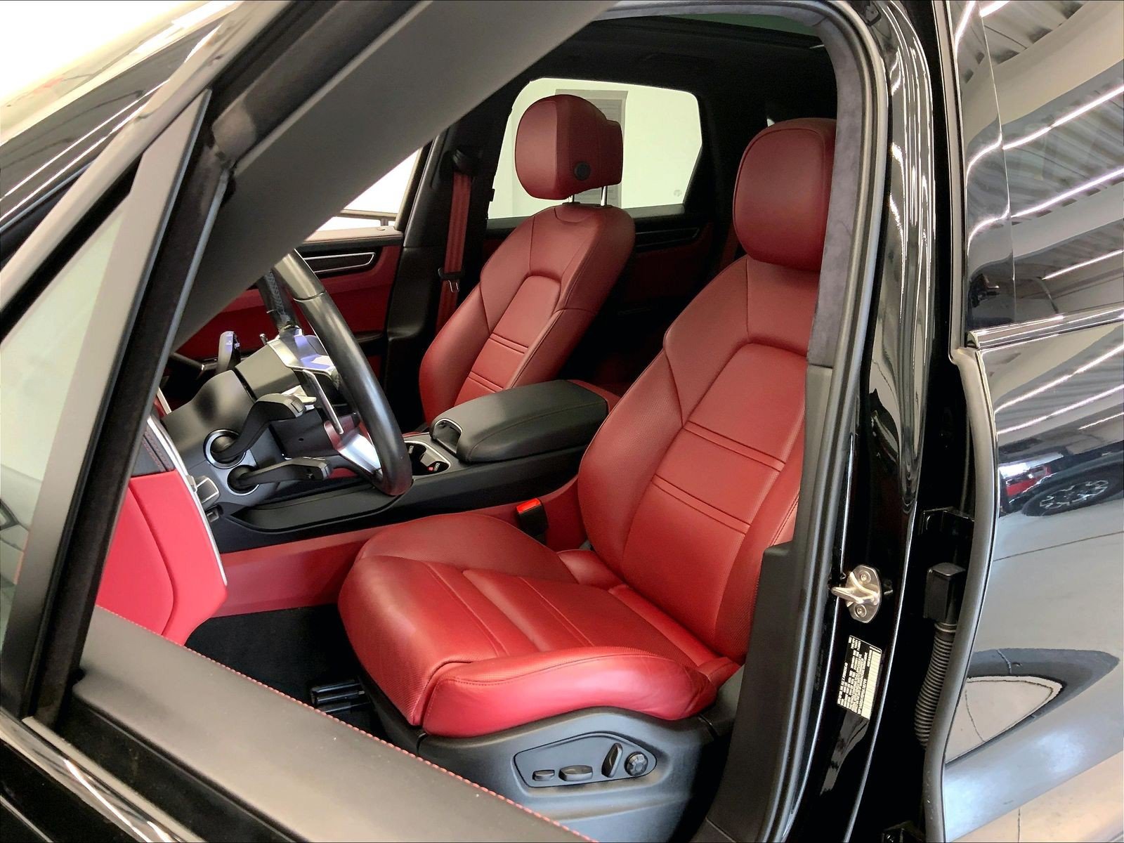 Used 2023 Porsche Cayenne GTS AWD/4WD image 5