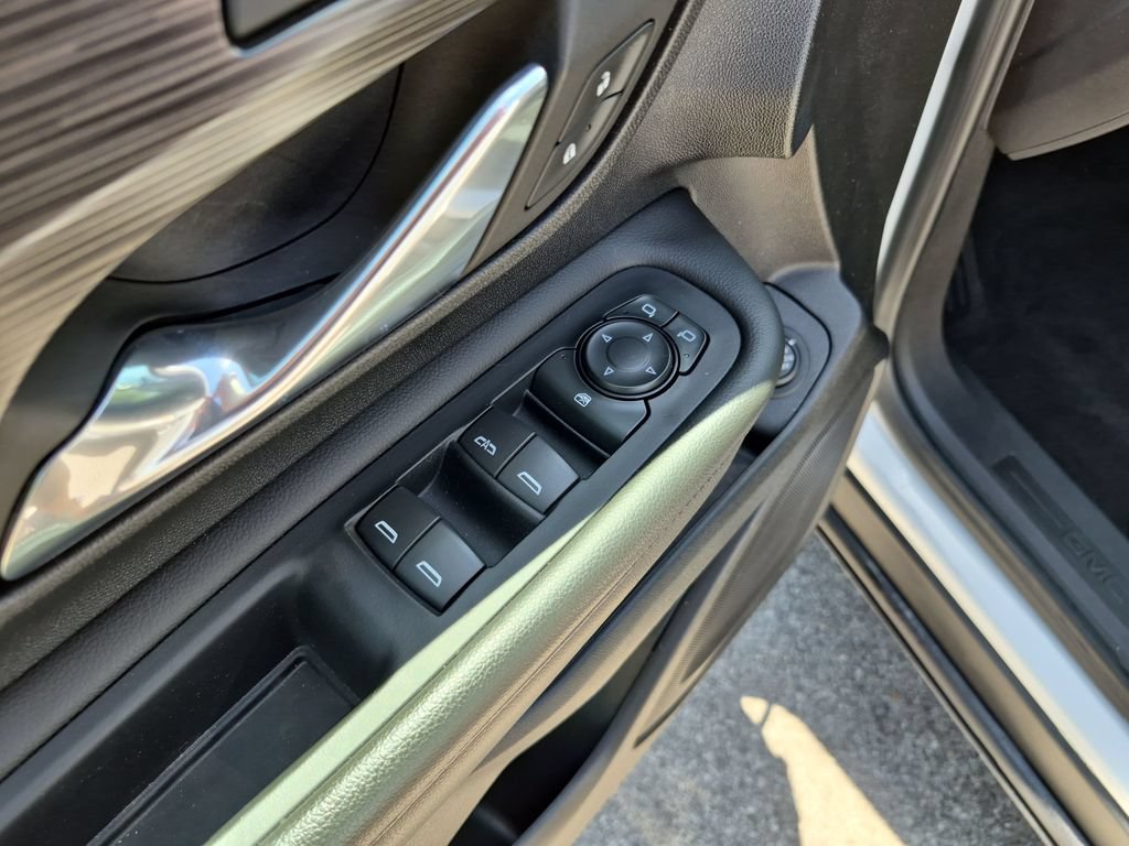 Used 2023 GMC Terrain SLT AWD/4WD image 19