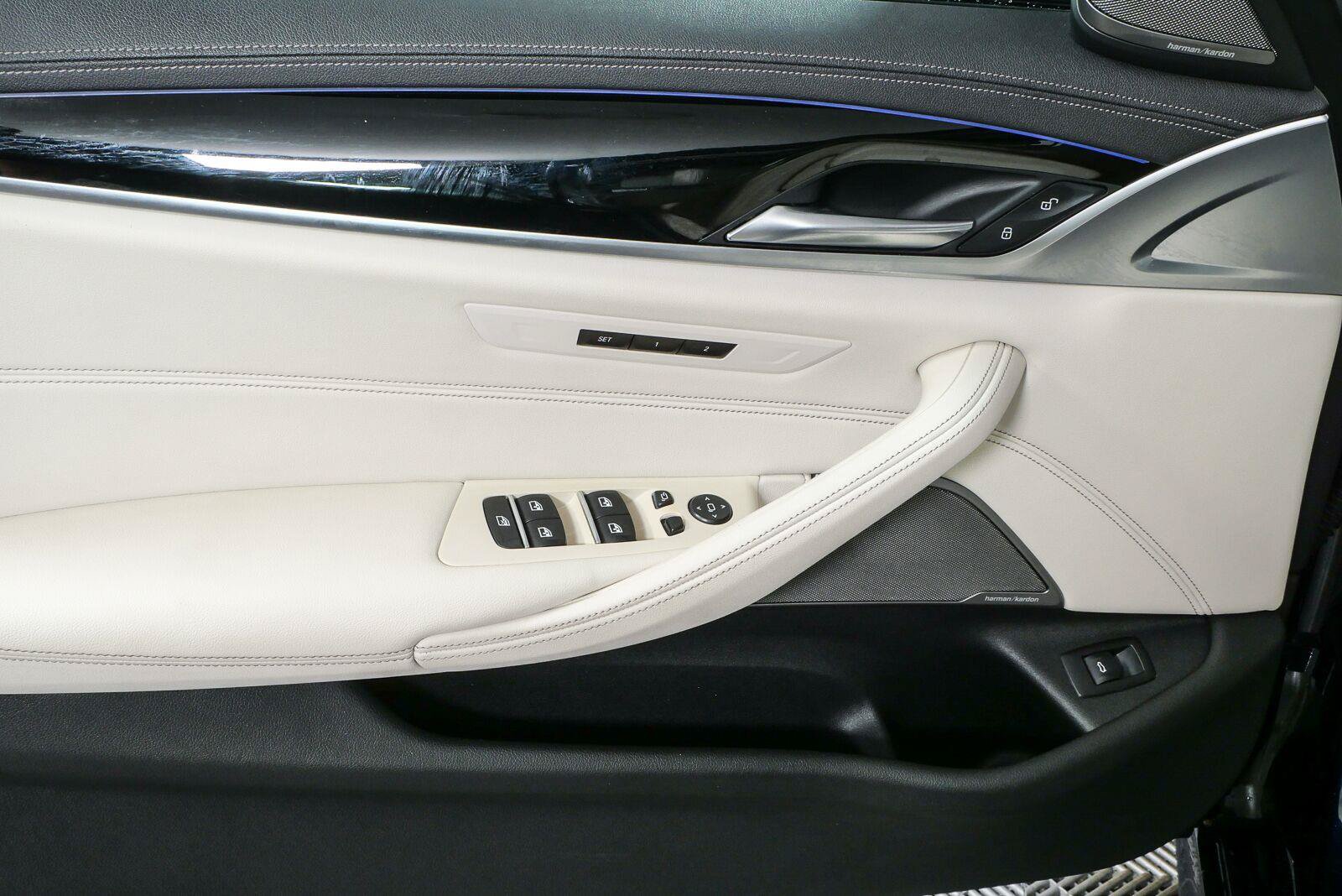 Used 2021 BMW M550i xDrive AWD/4WD image 6