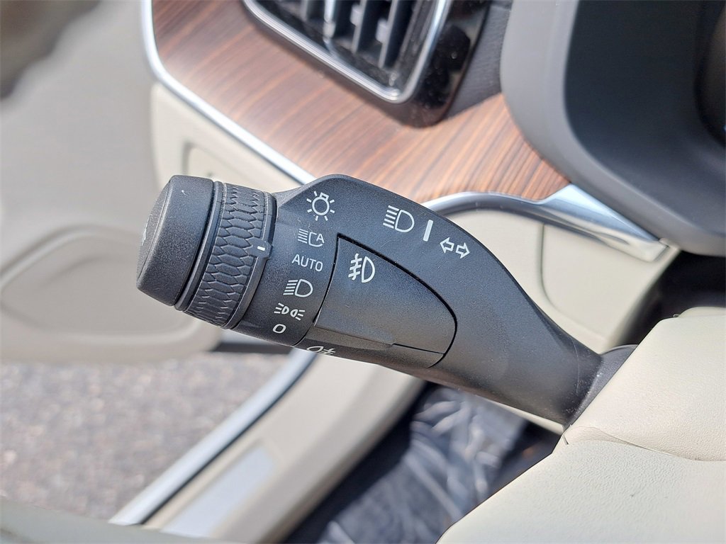 Used 2020 Volvo XC60 T5 Inscription w/ Protection Package image 11