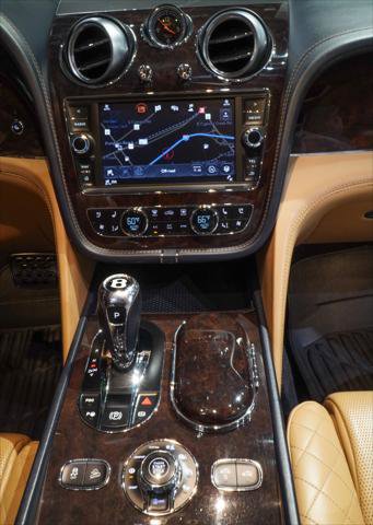 Used 2017 Bentley Bentayga image 16