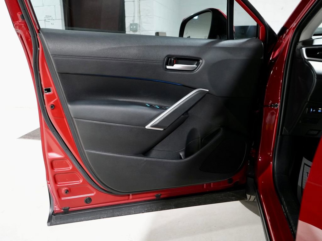 Used 2022 Toyota Corolla Cross XLE image 13