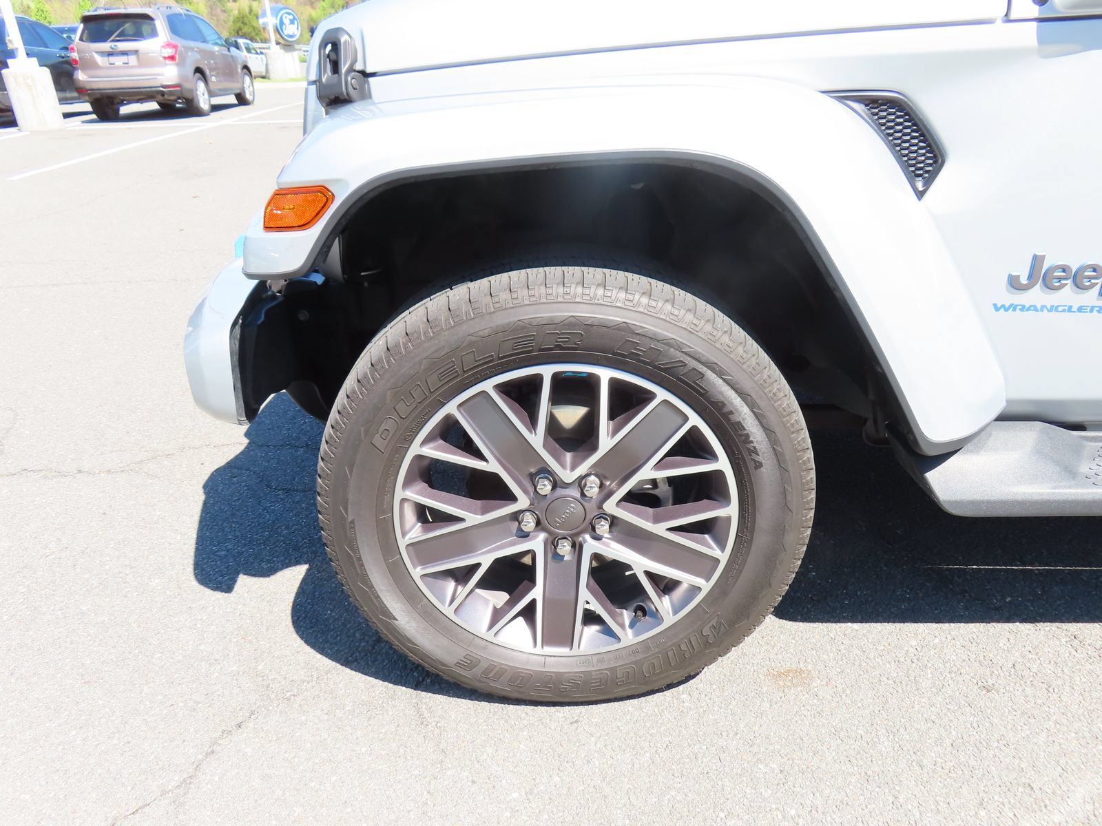 Used 2023 Jeep Wrangler Unlimited Sahara AWD/4WD image 13