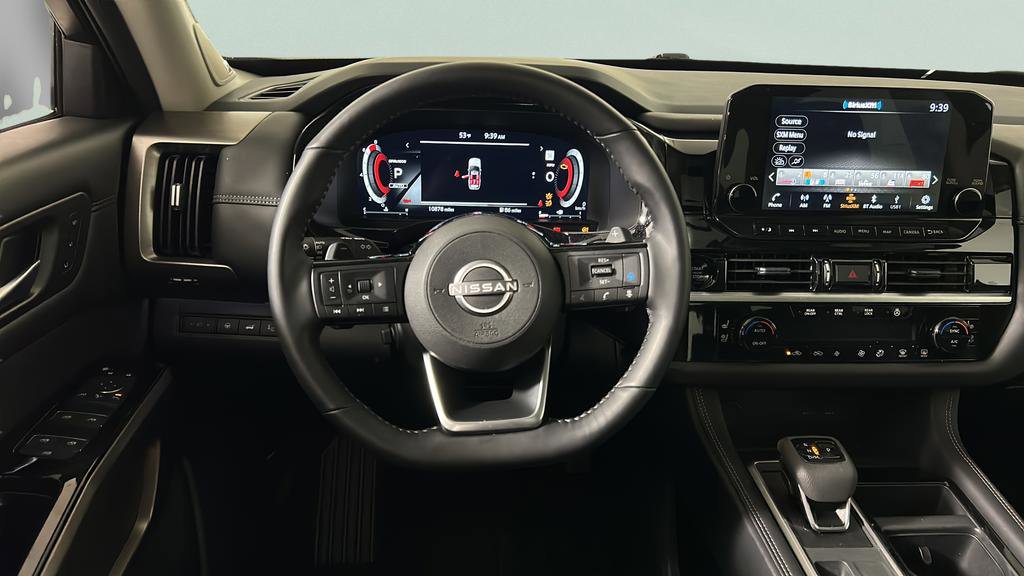 Used 2025 Nissan Pathfinder Platinum image 25