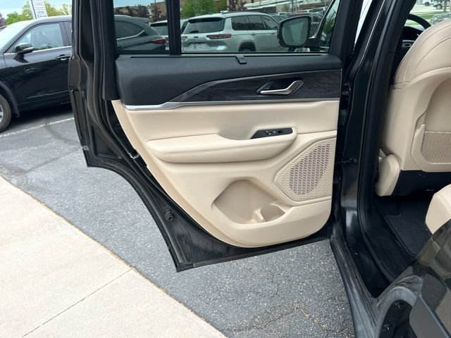 Used 2024 Jeep Grand Cherokee Limited w/ Luxury Tech Group II AWD/4WD image 41