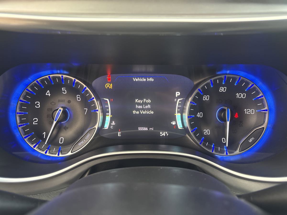 Used 2019 Chrysler Pacifica Limited w/ Advanced Safetytec Group FWD image 27