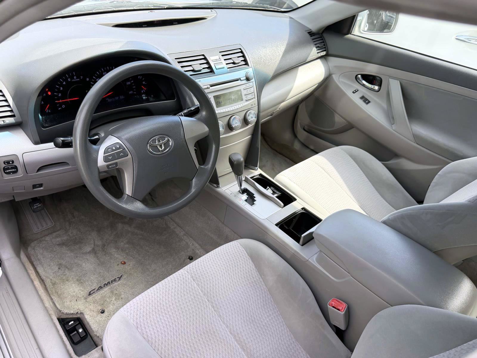 Used 2010 Toyota Camry FWD image 11