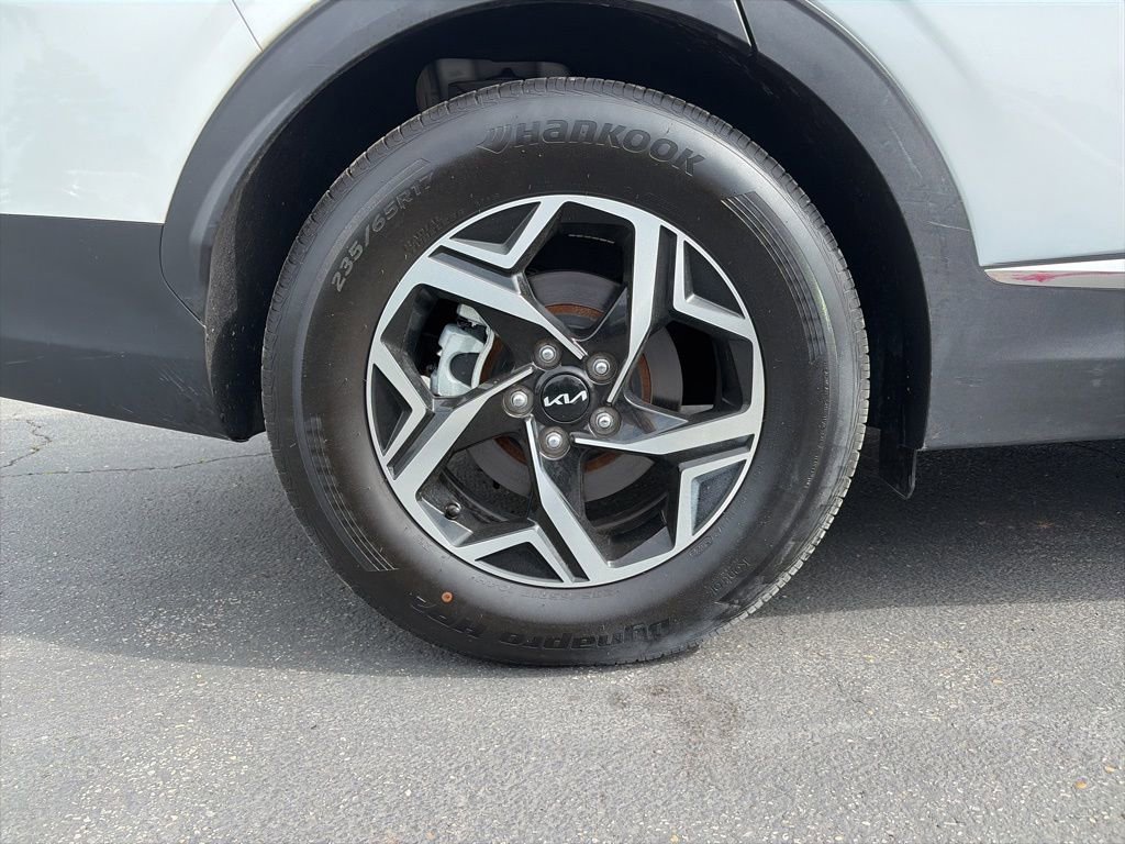 Used 2023 Kia Sportage LX image 9
