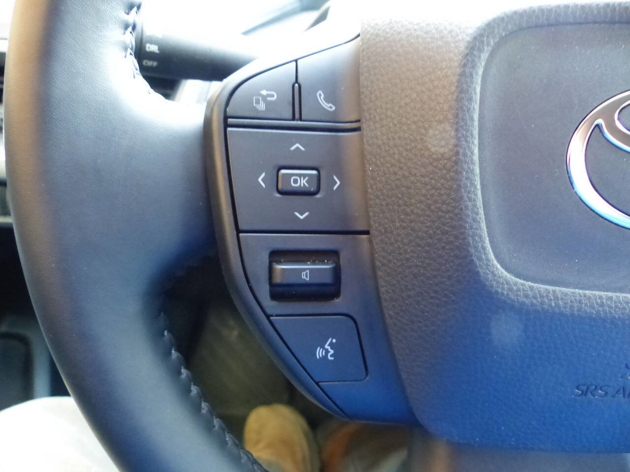 Used 2024 Toyota Prius LE image 37