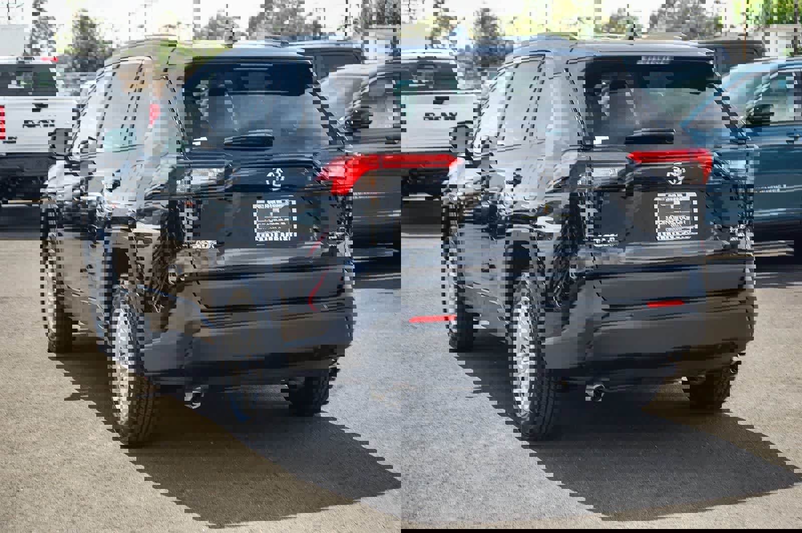 Used 2021 Toyota RAV4 XLE w/ Convenience Package image 6