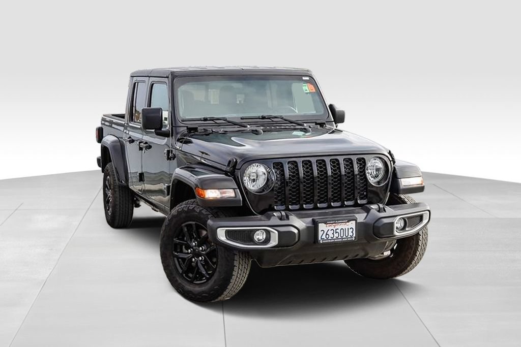 Used 2023 Jeep Gladiator Sport AWD/4WD image 2