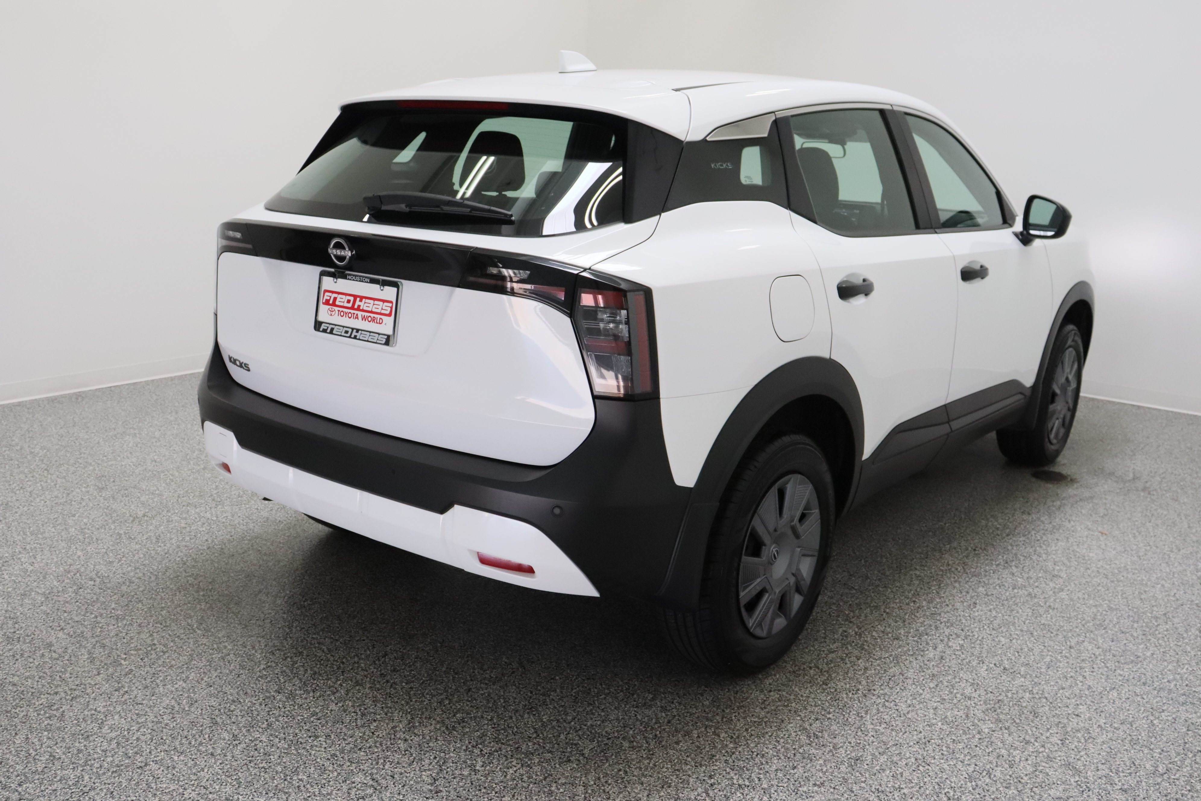 Used 2025 Nissan Kicks S FWD image 7