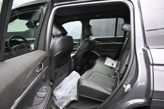 New 2026 Jeep Grand Cherokee Limited w/ Limited Altitude Package AWD/4WD image 41