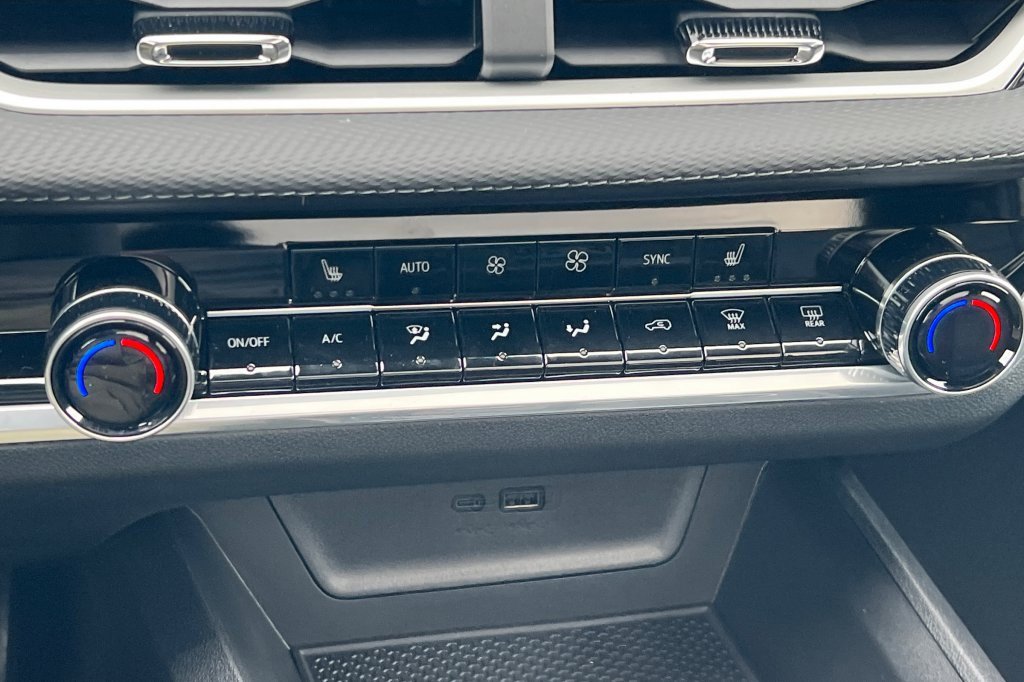 New 2026 Chevrolet Equinox LT w/ Convenience Package II image 18